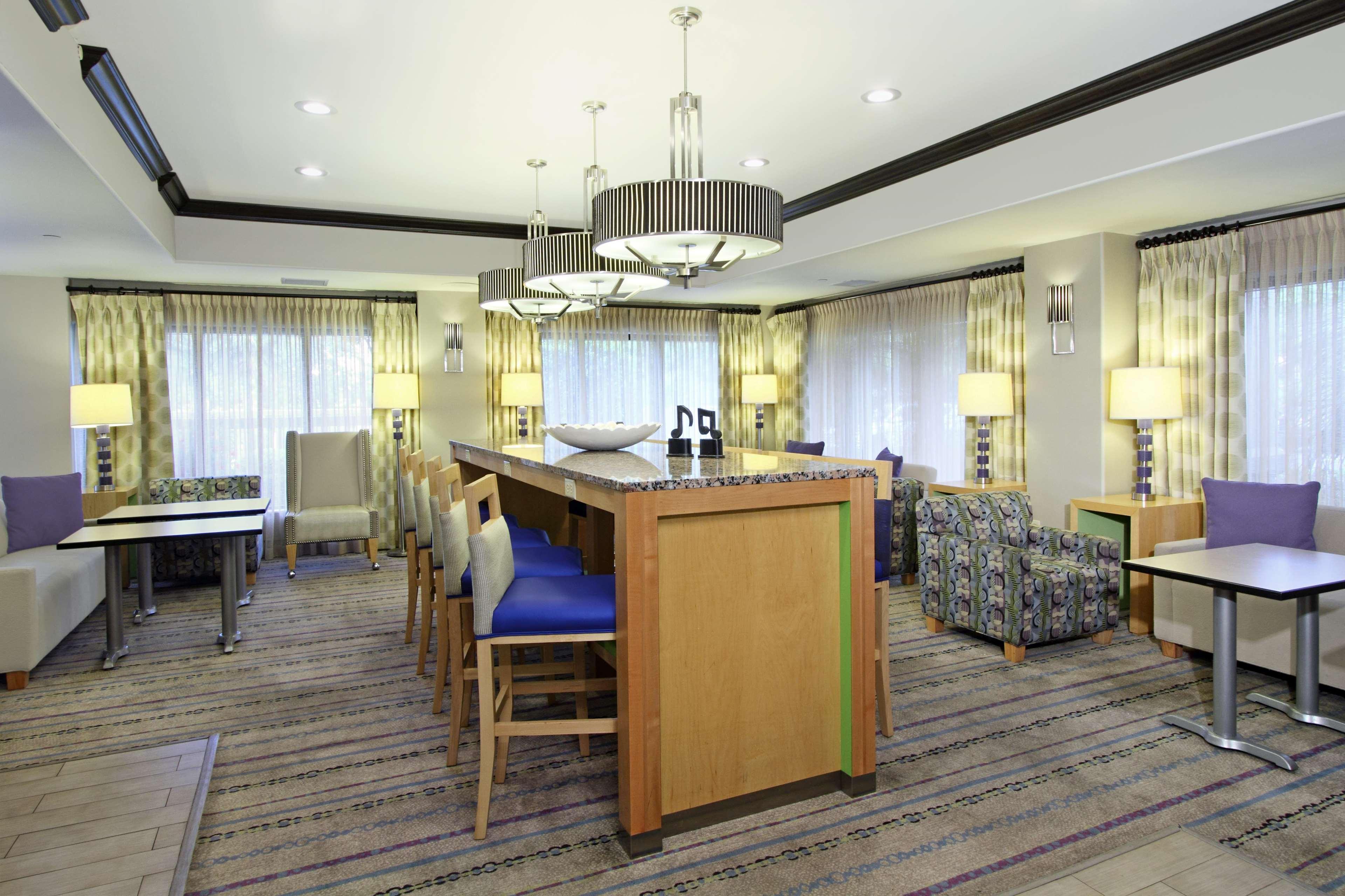Отель Hampton By Hilton Austin South - I-35 & Ben White Экстерьер фото