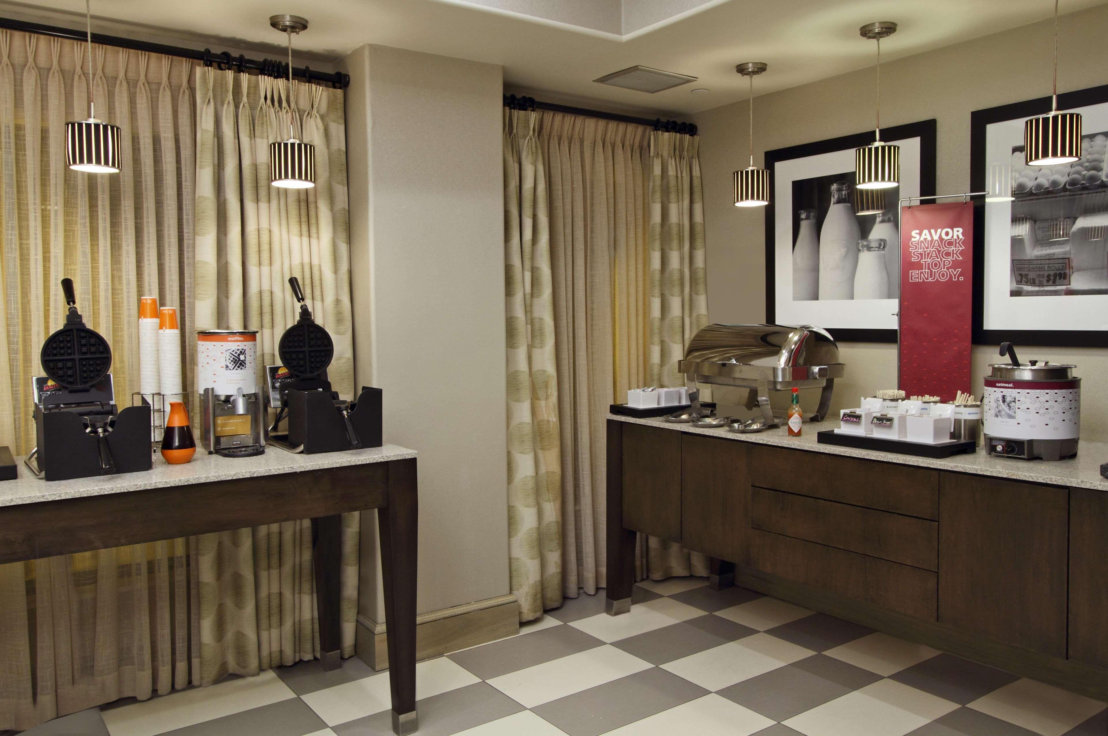 Отель Hampton By Hilton Austin South - I-35 & Ben White Экстерьер фото